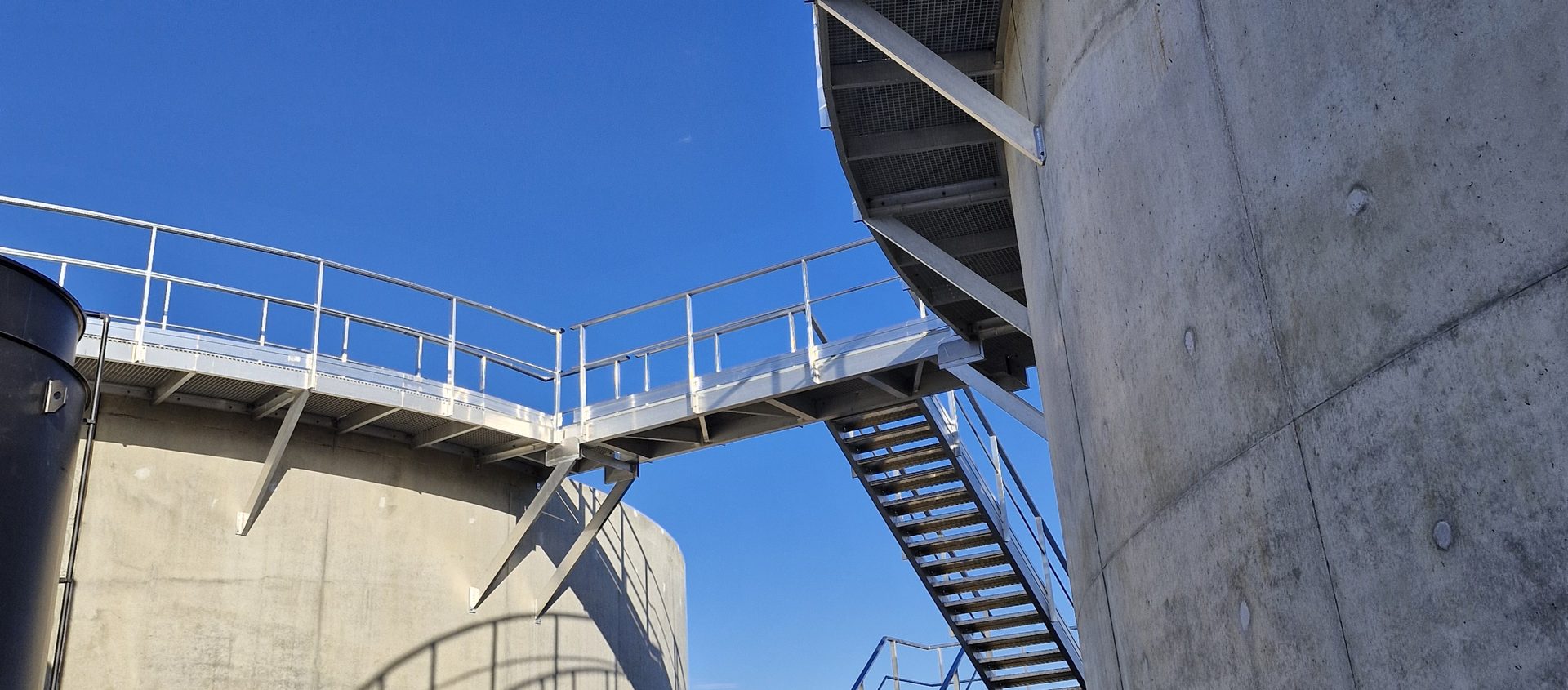 Passerelle d’accès sur bassins de traitement d’eau