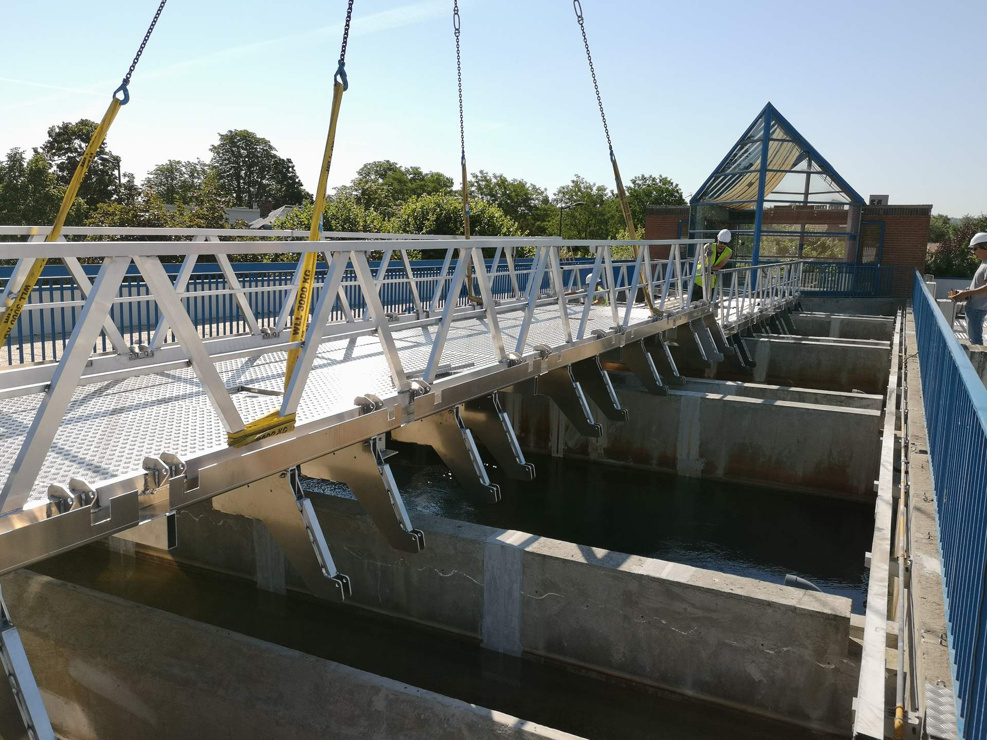 Ouvrage hydraulique et passerelle d'accès sur bassin réalisés par ETSA
